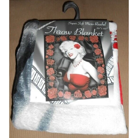 New Red Roses Marilyn Monroe Plush Fleece Throw Gift Blanket Cute Sexy Photo NIP - Picture 4 of 4